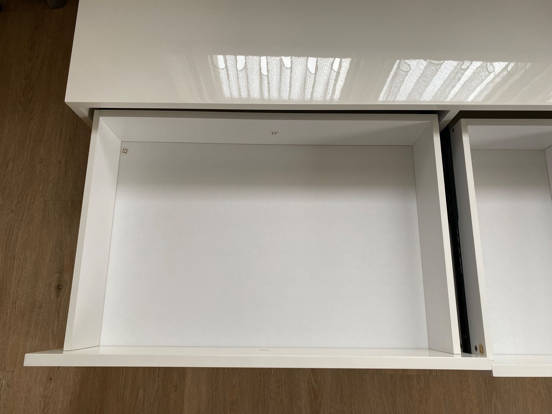 Mobili TV: Sideboard 2 Teile Hochglanz weiss mit 2 Schubladen – Usato da Appenzell Meistersrüte venduto da zongabolla 3