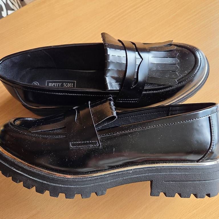 Scarpe da donna: Chaussure noir P.40 neuve – Usato da Bassecourt venduto da l.carnal