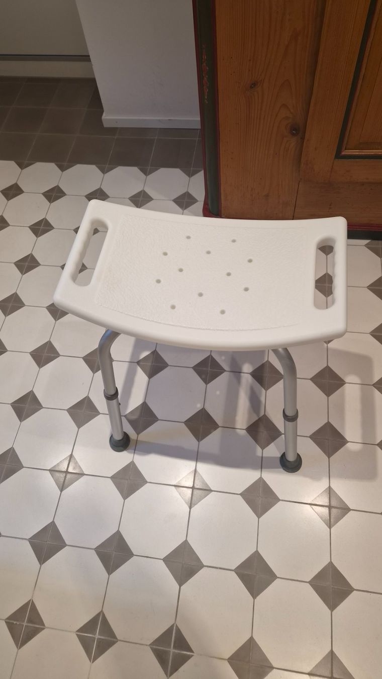 Sgabelli: Duschhocker weiss – Usato da Glattfelden venduto da Lindbergh0 2