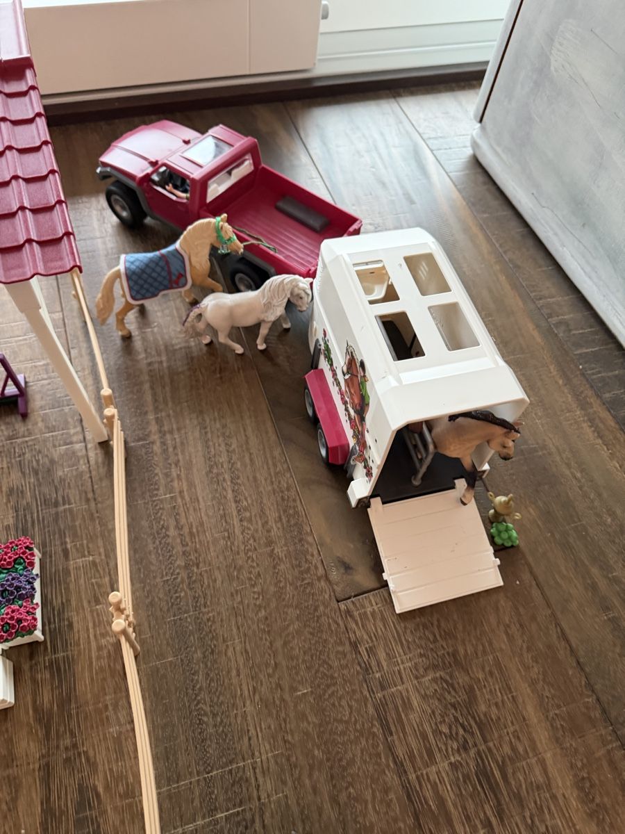 Schleich Giocattoli: Schleich Pferdekoppel und Transporter – Usato da Wilen b. Wollerau venduto da phibekuemin 3