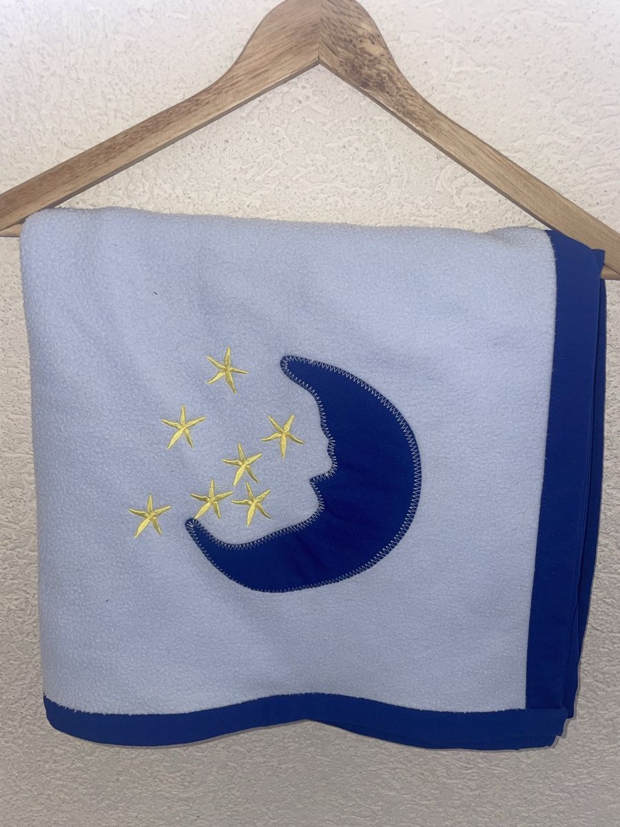 Decken: Couverture polaire brodée lune et étoiles – Neu (gemäss Beschreibung) aus Montana von Jeanne_huggler