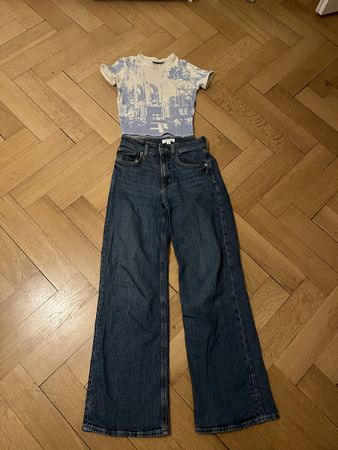 Jeans und T-Shirt Grösse 36/S Bershka blau gut