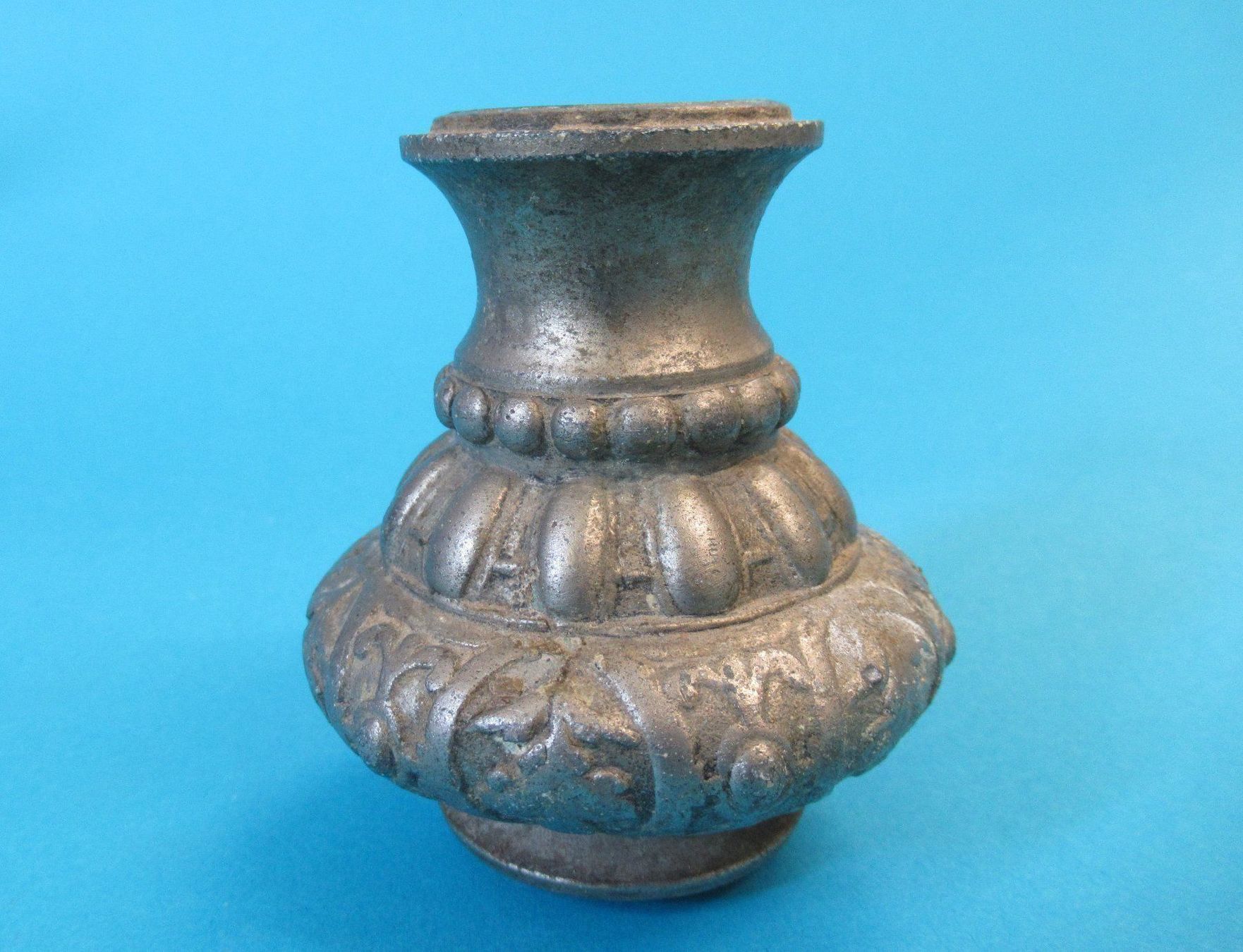 Vasi & Recipienti: Metallvase Metallgefäss antik – Usato da Unterengstringen venduto da orpheo13