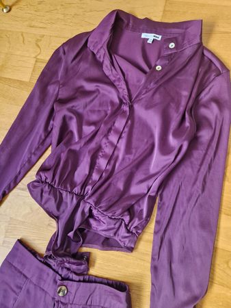 Lila Satinbluse & Hose, Fashionnova, Gr. S