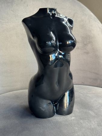 Glänzende schwarze weibliche Torso-Skulptur – 25 cm