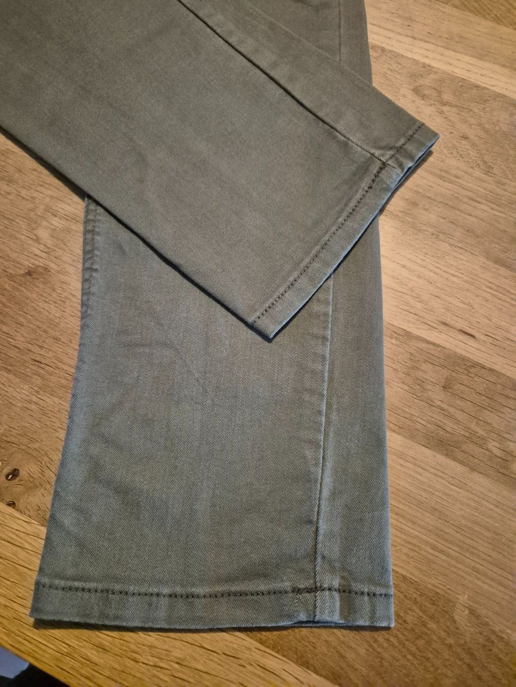Pantaloni: wie neu: schöne Hose Gr. 32, 98% Baumwolle, 2% Elastane – Nuovo (secondo la descrizione) da Urtenen-Schönbühl venduto da Lari1 3