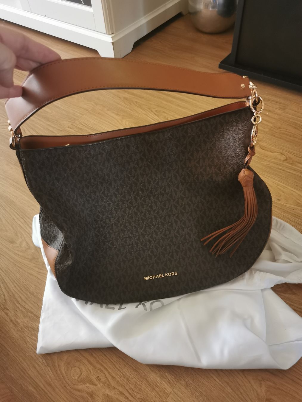 Michael Kors Borse da donna: Michael Kors Schultertasche / Handtasche – Nuovo e nell'imballaggio originale da Cham venduto da julayla 3