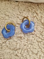 Blaue Blumen Ohrringe mit goldenem Ring - Neuwertig!