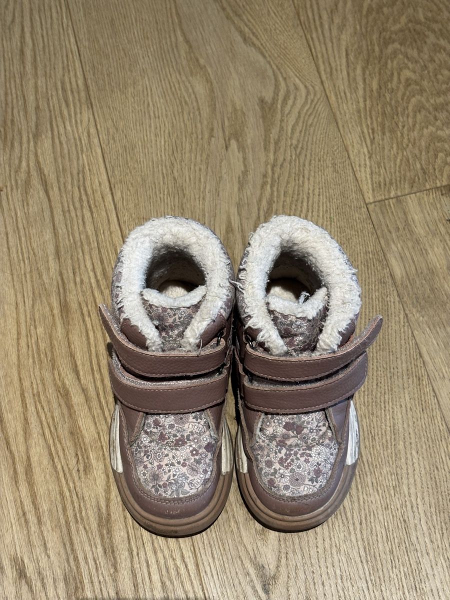 Schuhe für Mädchen: Wheat Blumenmuster Grösse 25 – Gebraucht aus Cham von Giulia1009 1