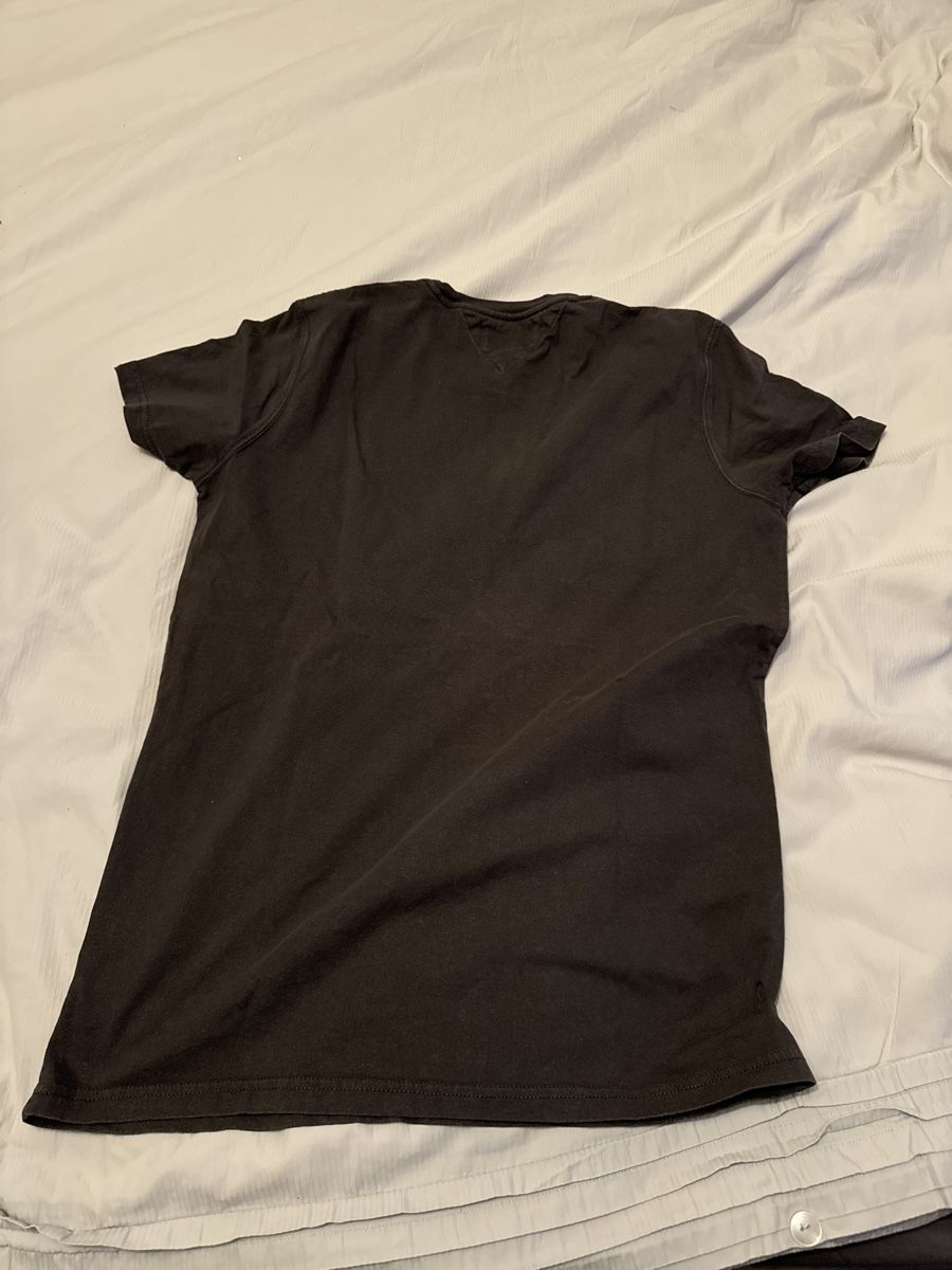 T-shirt: Tommy Hilfiger – Usato da Menzingen venduto da Dali2504 1