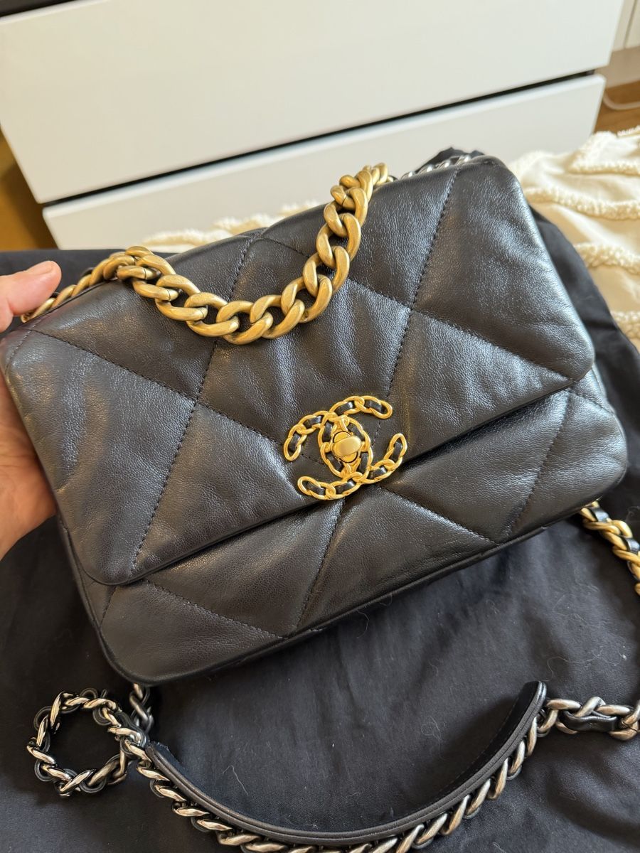 Chanel Altro in  Abbigliamento & Accessori: Chanel 19 small noir  – Usato da Bussigny venduto da tmu_8p2m