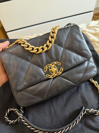 Chanel 19 small noir 