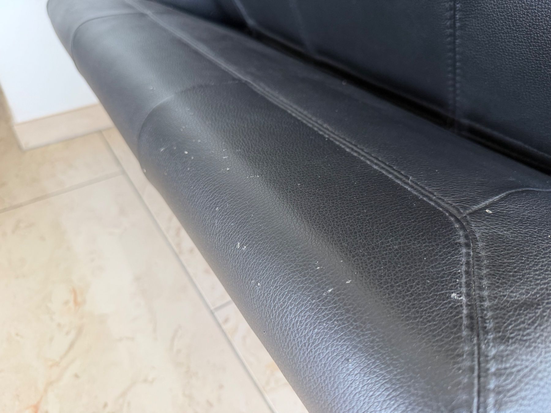 Sofas: Ledersofa mit Hocker, schwarz – Gebraucht aus Grosswangen von Swisslue 3