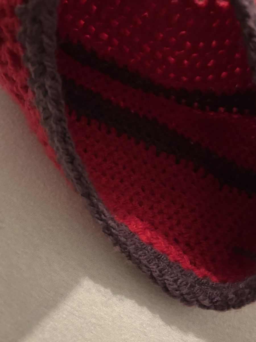 Chapeaux, bonnets & casquettes: Kappe rot-violett gehäkelt – Neuf (Voir description) à Hinterkappelen par elb_xcb9 1