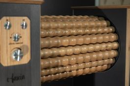 Faszienrolle, Massagerolle elektrisch Gym-e-fascia mit Bank