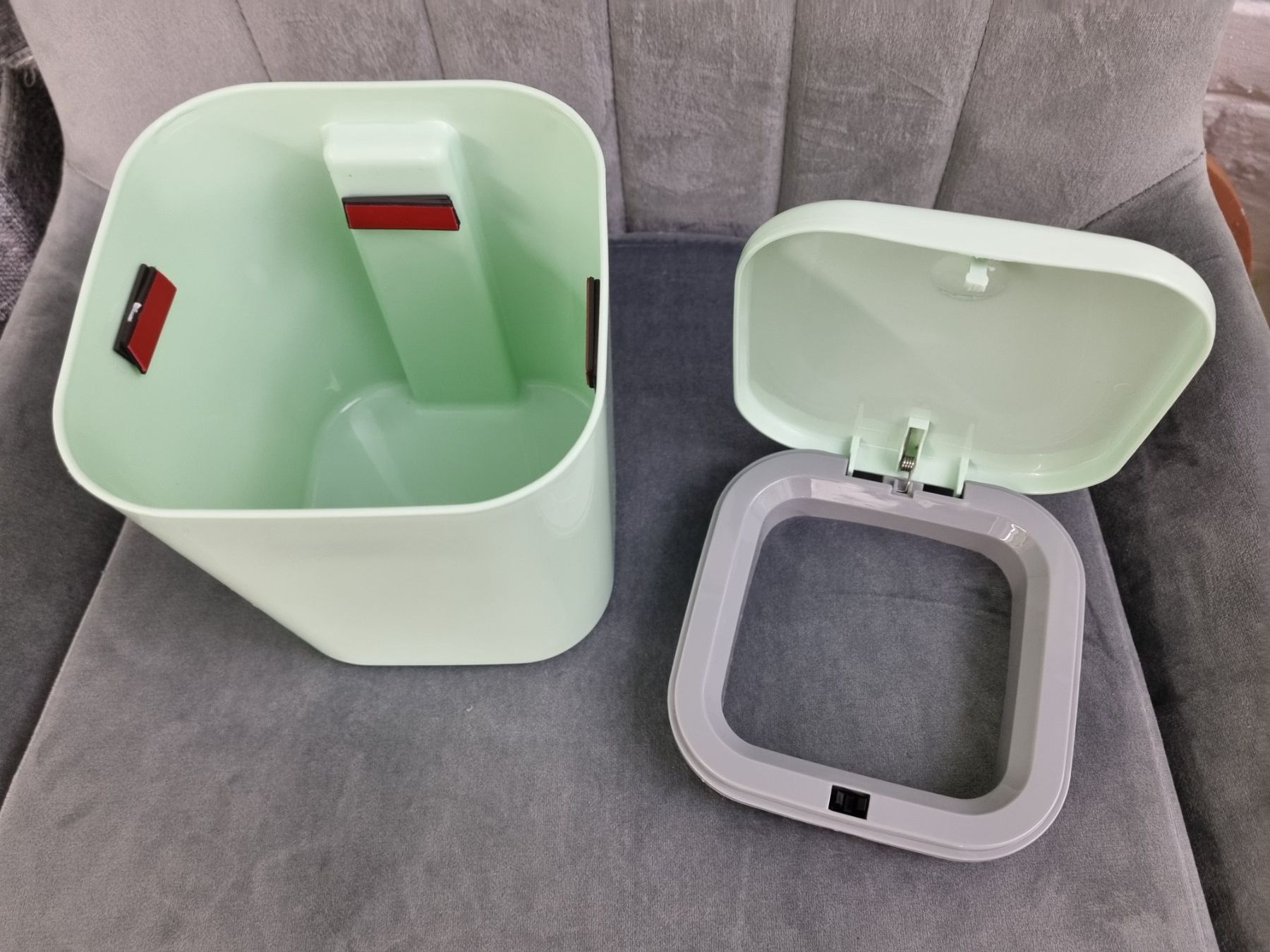 Poubelles: Kleiner Kehrichteimer Farbe mit Neu – Neuf (Voir description) à Zofingen par fel_6gj7 4