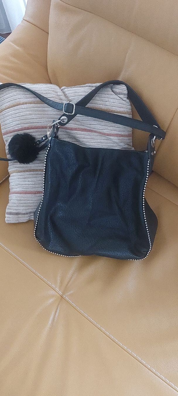 Borse da donna: Schwarze Handtasche – Usato da Sarmenstorf venduto da Puschi