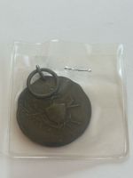 Medaille mit Schild und Lorbeer mit Öse(S31)