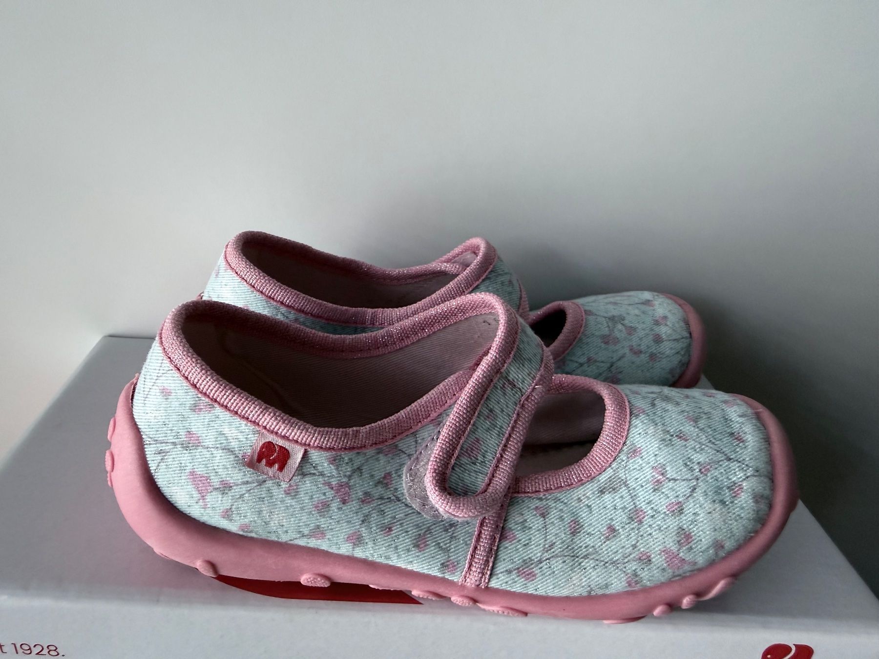 Elefanten Scarpe per ragazze: Elefanten Hausschuhe Mädchen Gr. 28 – Usato da Frauenfeld venduto da geo_rpd9