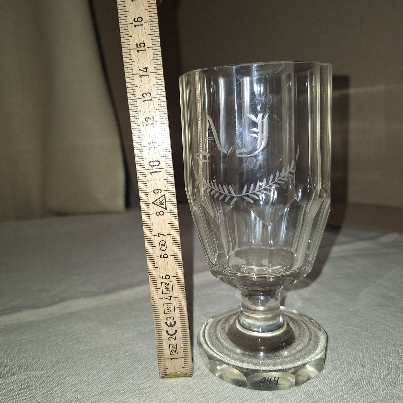 Gläser: Schönes Trinkglas mit Initialen, mit elegantem Glasstiel – Gebraucht aus Winterthur von Goldpipau 5