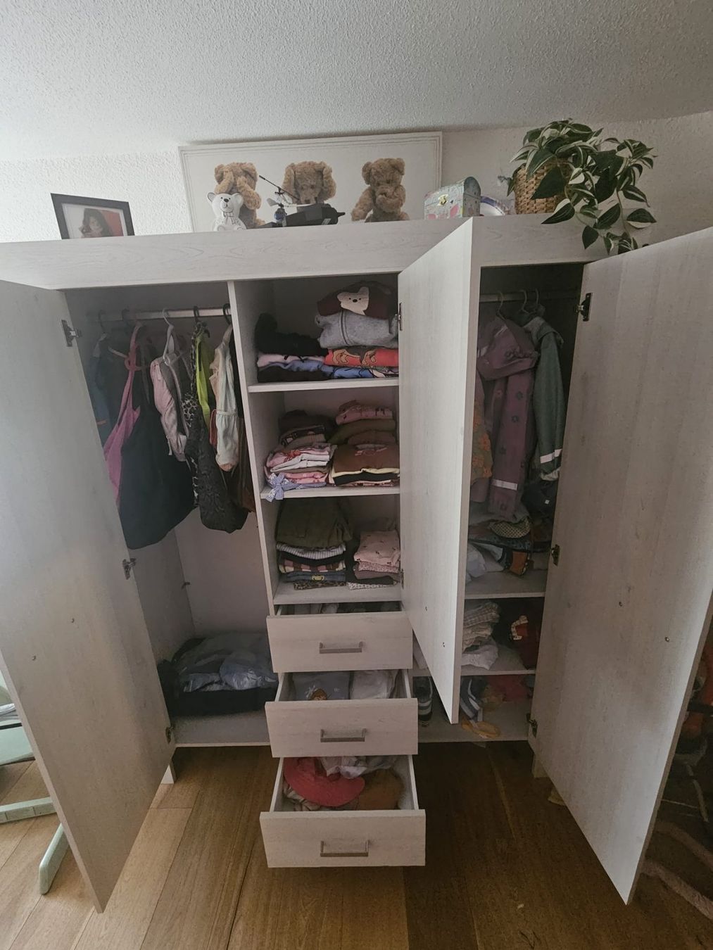 Armadi: Kleiderschrank Kinderzimmer – Usato da Einsiedeln venduto da Pascald05 1