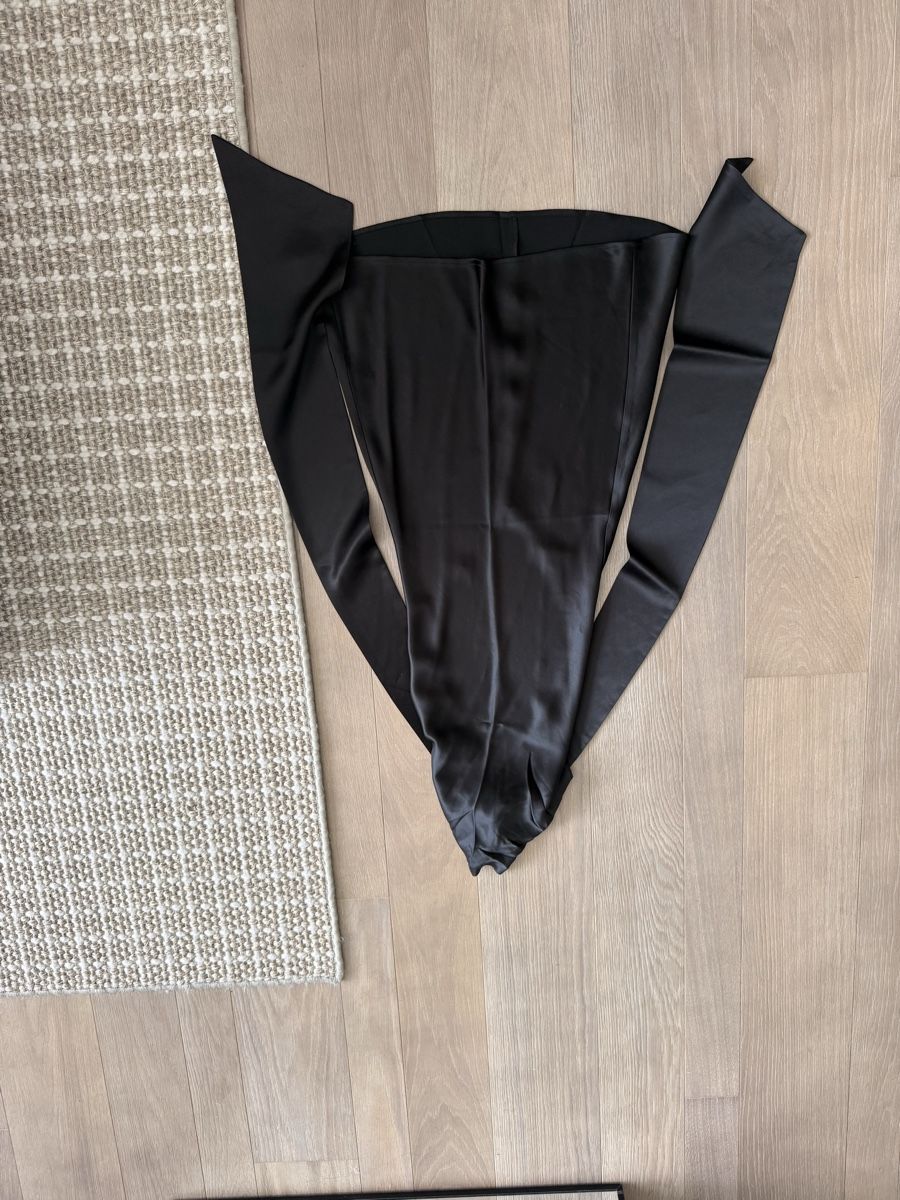 Kleider: Saulee Black Silk Waist Bow Size 0 – Neu und originalverpackt aus Meilen von tan_v628 1