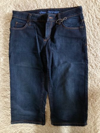 Jeanshose kurz bis unters Knie. Gr. 38. Damen