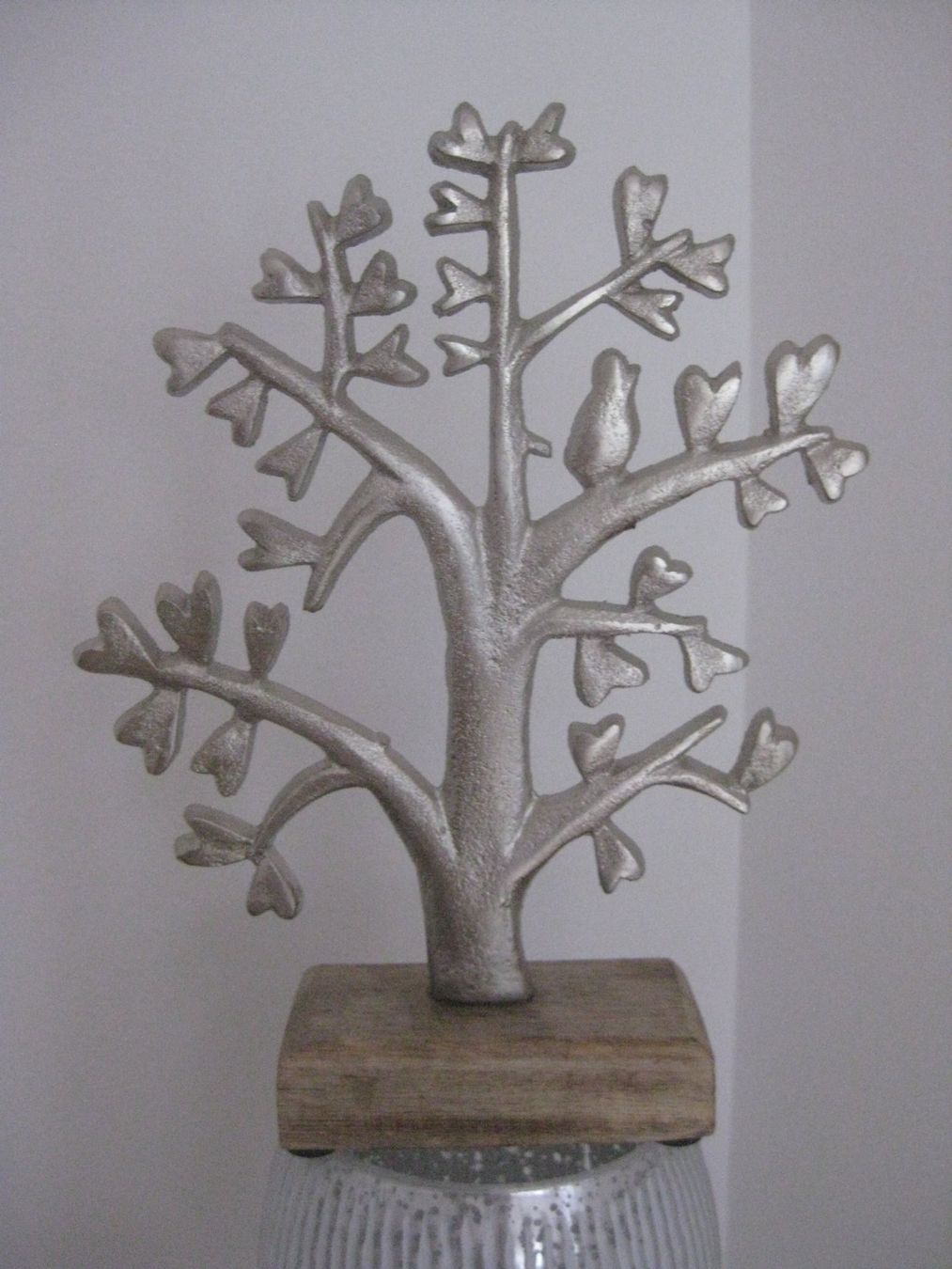 Tutte le decorazioni: Schöner Metall Baum mit einem Vogel – Nuovo (secondo la descrizione) da Romanshorn venduto da Wazoohandlung