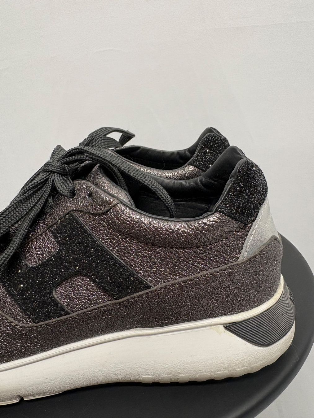 Hogan Damenschuhe: Hogan Sneaker Interactive grau silber Glitzer Gr. 36.5 / 37 – Neu (gemäss Beschreibung) aus Regensdorf von secondchancefashion 1