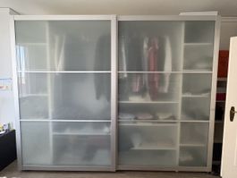 Ikea Pax Kleiderschrank mit Schiebetüren Milchglass Metall