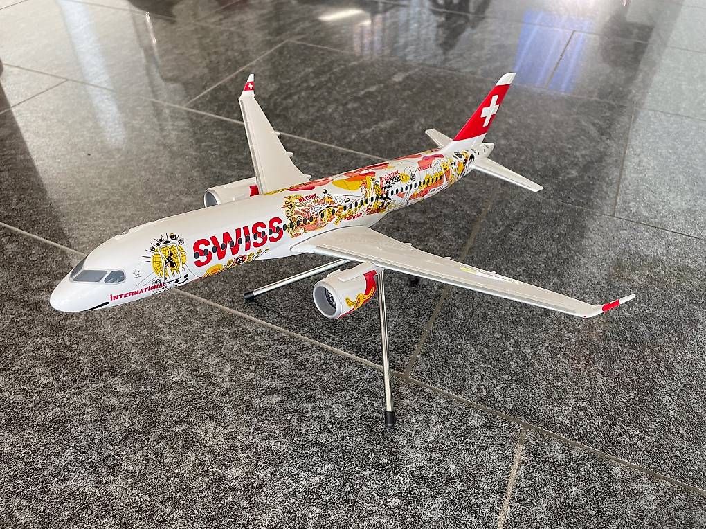Swiss Kit di modellismo & Modellini statici: Swiss Flugzeugmodell Bobardier CS 300 – Usato da Hondrich venduto da Achilles_500 1