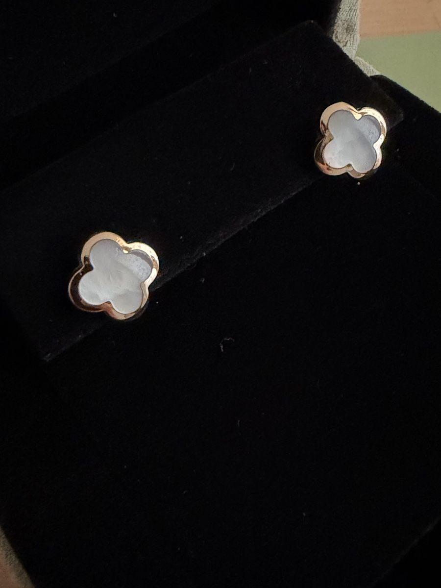 Ohrringe & -stecker: Original Van Cleef & Arpels Alhambra Ohrstecker mit Perlmutt – Gebraucht aus Bern von AndrewHM 3