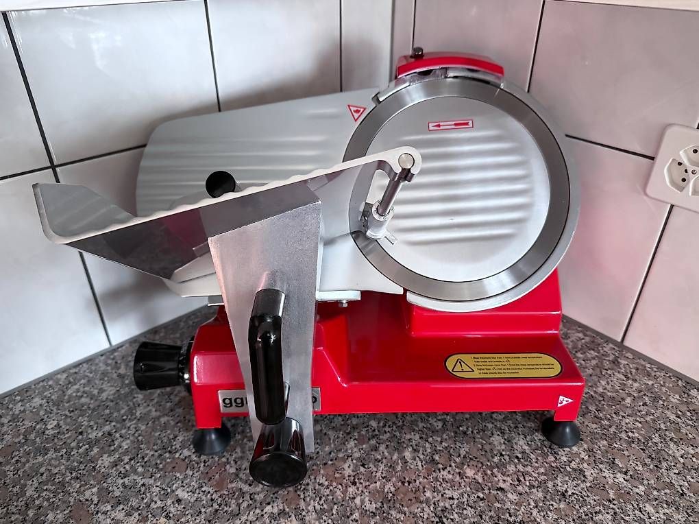 Küchengeräte: AUFSCHNITTMASCHINE NEU PROFI – Neu und originalverpackt aus Winterthur von Vito556