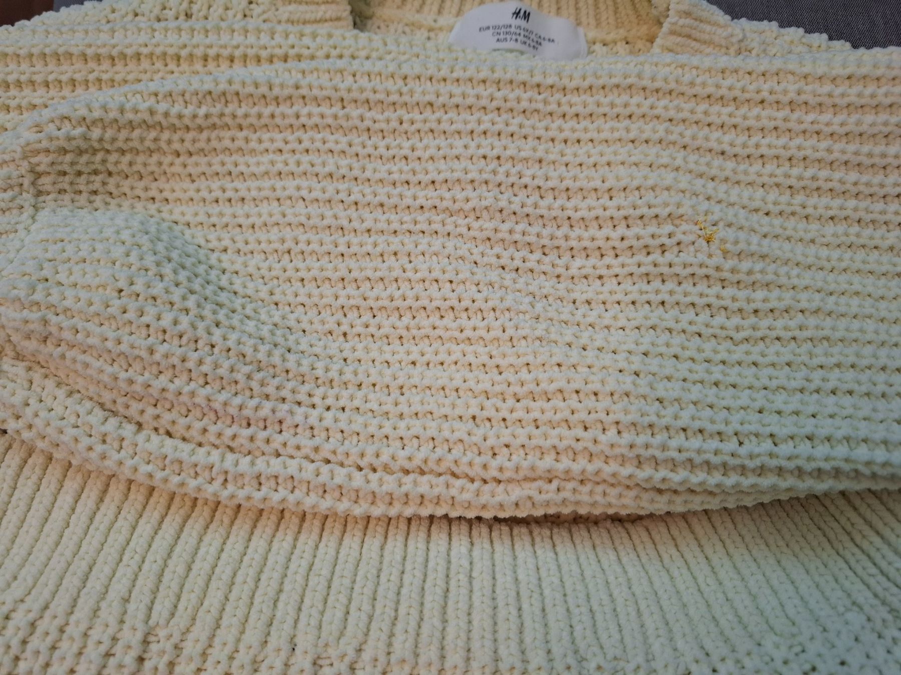 H&M Pulls et sweat-shirts: Hellgelber Strickpulli Gr. 122/128 von H&M – D'occasion à Mels par Aloha86 1