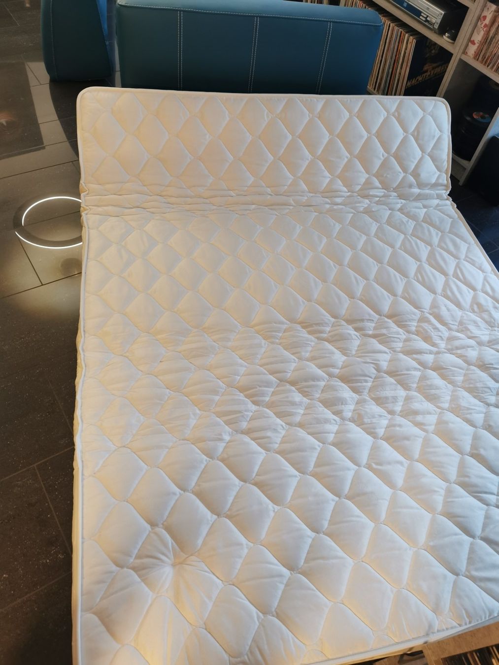 Sofas: Neuwertiges Bettsofa in der Farbe 'Petrol' – Neu (gemäss Beschreibung) aus Neuheim von Voicehb 2