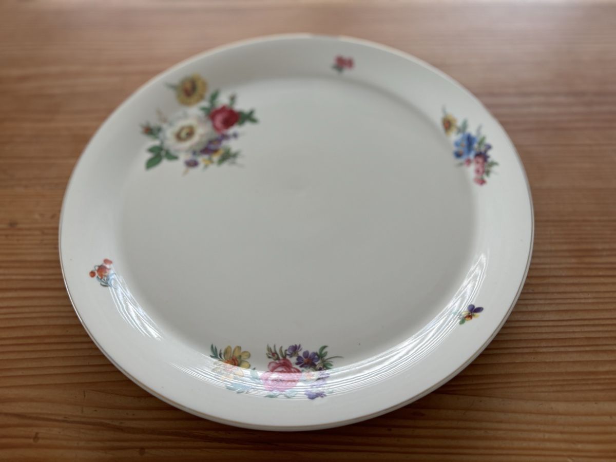 Servierplatten: Schöne Servierplatte mit Blumenmuster, Vintage, 37cm – Gebraucht aus Lanzenhäusern von Galaa