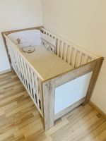 Baby- & Kinderbett mit höhenverstellbarem Lattenrost