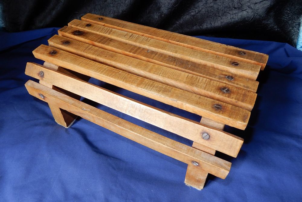 Kleiner, alter Fusshocker, Schemeli aus Holz (Gebraucht) in Senèdes für ...
