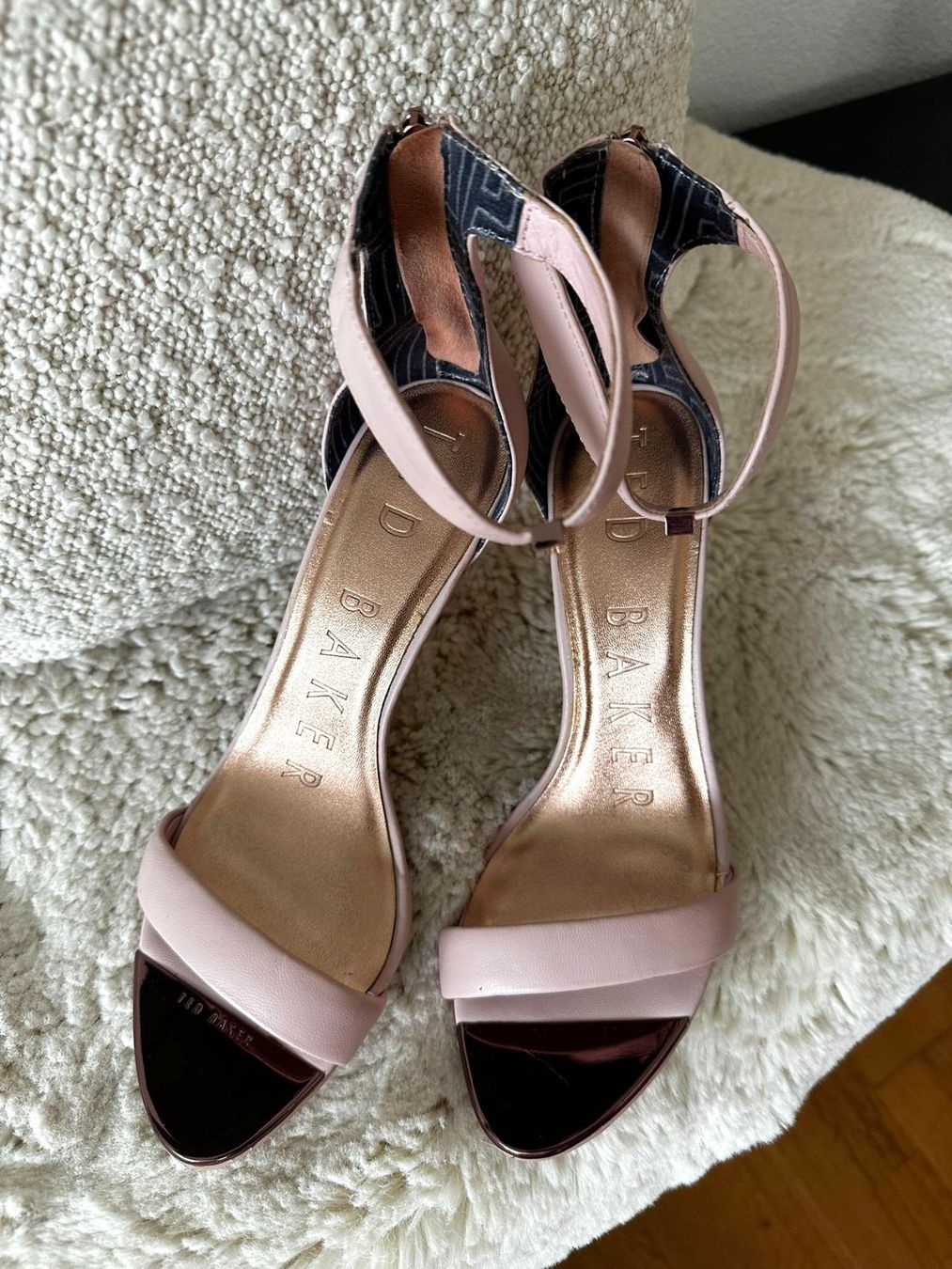 Ted Baker Scarpe da donna: Ted Baker Sandale rose Leder Gr. 38 – Usato da Thalwil venduto da victoriaSog