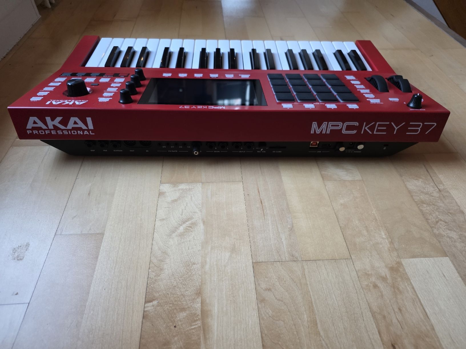 Akai Musikinstrumente: AKAI MPC KEY 37 MIDI Controller  Standalone gebraucht.  – Gebraucht aus St. Gallen von alex155 1