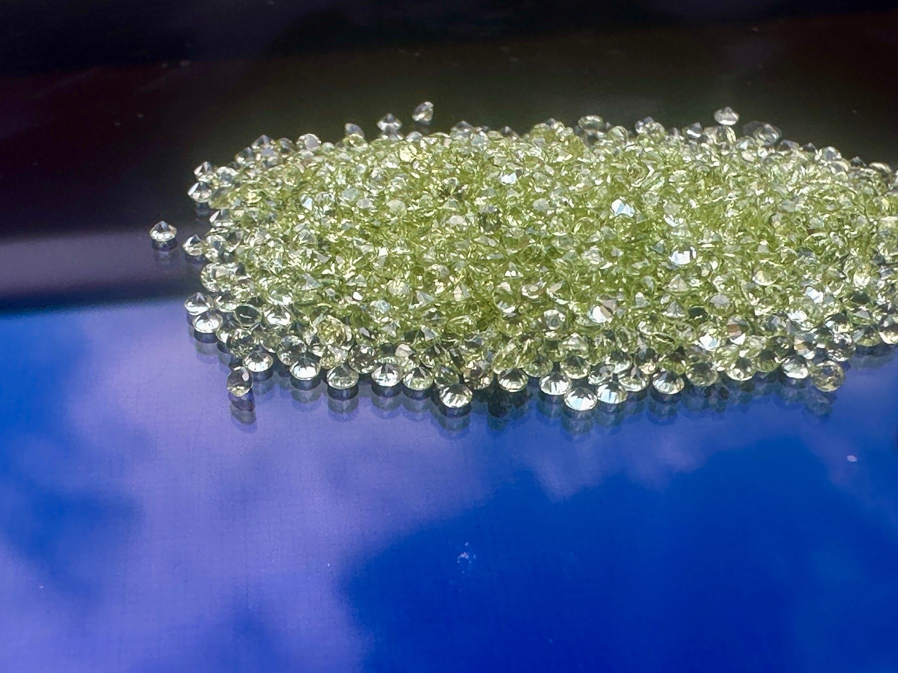 Edelsteine: 100 Stück fein brillantgeschliffene Peridot-Pointer 1,5 mm – Neu (gemäss Beschreibung) aus Langenthal von Seelenfreunde 3