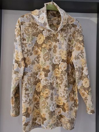Neuw. T'Shirt langarm mit Rollkragen - beige mit Blumenmuste