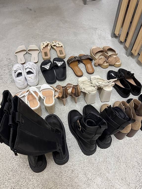 Scarpe da donna: Damenschuhe Gr. 36 | 11 Paar – Usato da Uster venduto da cynale 4