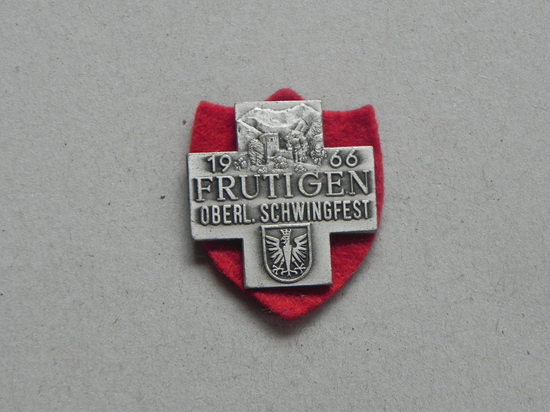Placchette & Badge: Abzeichen Oberl. Schwingfest Schwingen Frutigen BE 1966 – Usato da Siebnen venduto da krimsie