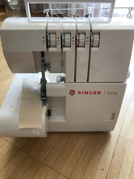 Overlock Singer >S010L