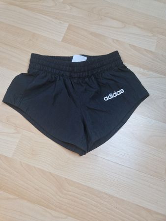 Adidashose 4 - 5 jährige