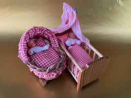 Puppenstuben Zubehör/ Wägeli und Bettli mit Püppchen