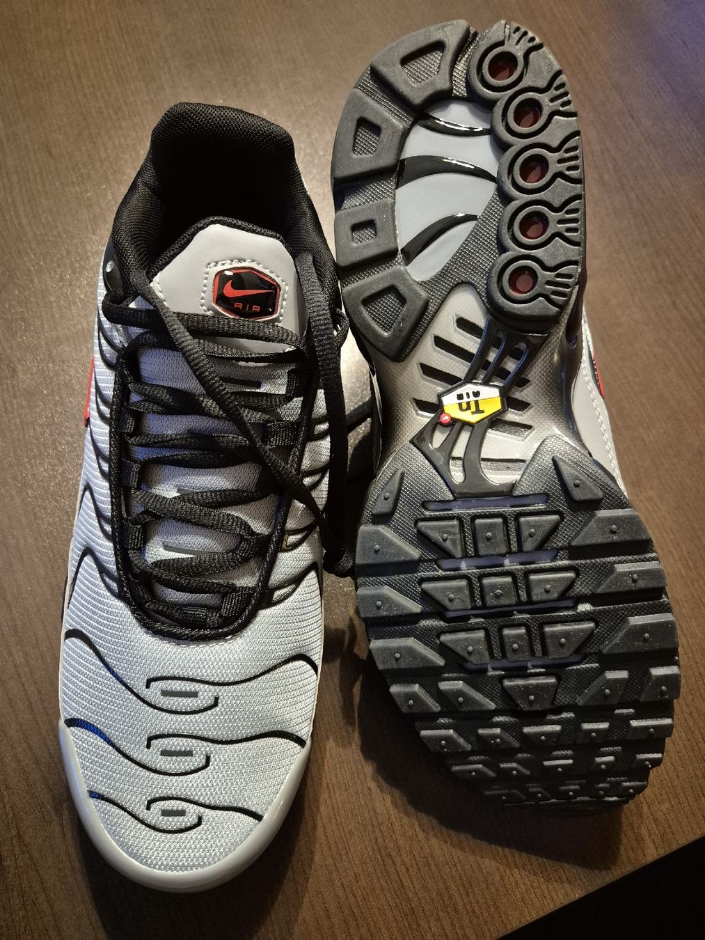 Nike Scarpe da uomo: Nike Air Max Plus TN Wolf Grey Black, taille 44 – Nuovo (secondo la descrizione) da champvent venduto da chrisdta 1