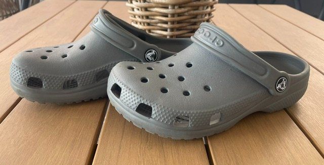 Crocs Scarpe per ragazzi: Crocs Gr. J2 – Usato da Eschenbach LU venduto da Baer01