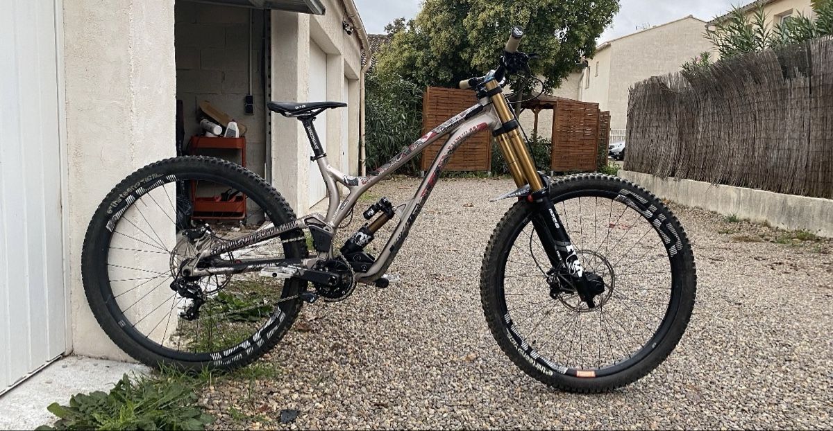 Commencal Velos: Commencal Supreme V4.3 2024 – Defekt aus Leukerbad von ben_nnw2